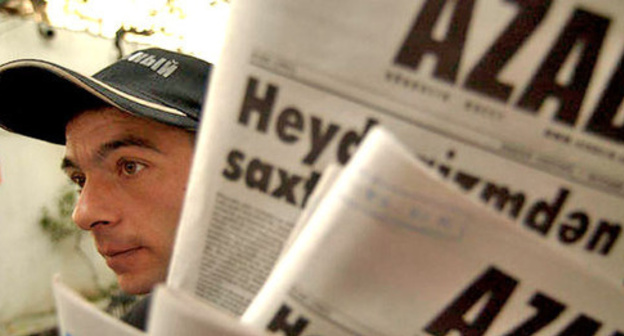 Sale of the newspaper "Azadliq". Photo http://russian.eurasianet.org/node/60272 Sale of the newspaper "Azadliq". Photo http://russian.eurasianet.org/node/60272