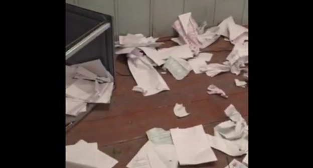 A broken ballot box and torn and trampled down ballot papers at the polling station in the village of Gotsatl. Screenshot of a video from the "Dagestan Online" community on Facebook, facebook.com/groups/dagonline