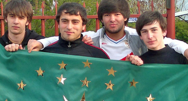 Young people holding a Circassian flag. Photo by the "Caucasian Knot" correspondent Asya Kapaeva