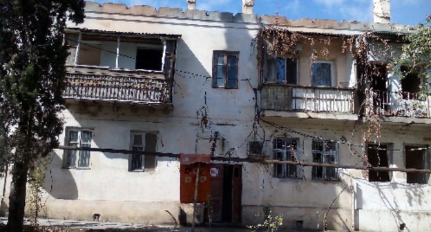 Apartment building in Mekhbalyev Street, Baku village of Garachukhur. Photo by Faik Medzhid for the 'Caucasian Knot'. 