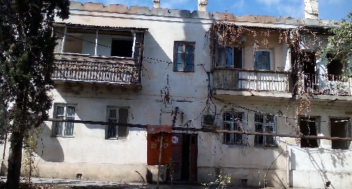Apartment building in Mekhbalyev Street, Baku village of Garachukhur. Photo by Faik Medzhid for the 'Caucasian Knot'. 