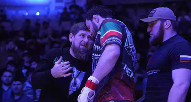 Ramzan Kadyrov (to the left) at the Grand Prix Akhmat-2016 tournament in mixed martial arts (MMA). Grozny, April 2016. Photo http://www.grozny-inform.ru/multimedia/photos/62469/