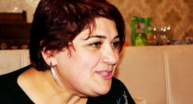 Khadija Ismayilova. Photo: Fargana Novruzova http://ann.az/ru/arasdirmaci-jurnalist-xedice-ismayil-evinde-fotolar-rusca/#.V_ex44-LSJA