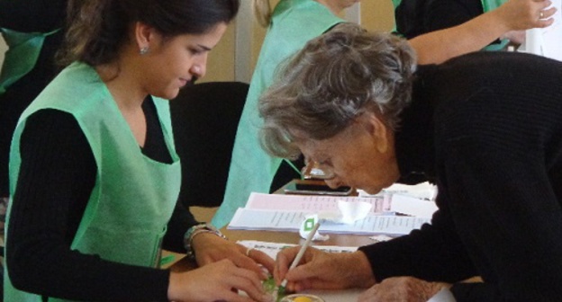 Voting at the polling station No. 36 in the Chugureti electoral district of Tbilisi. October 8, 2016. Photo by Inna Kukudzhanova for the "Caucasian Knot"