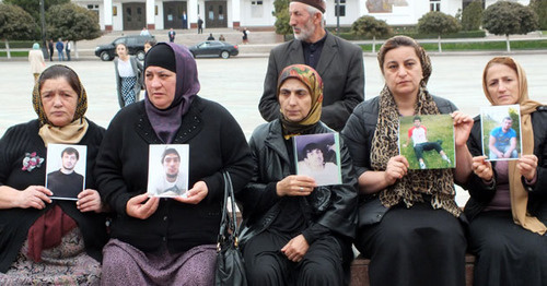 Action by relatives of missing Dagestanis, Makhachkala, October 11, 2016. Photo by Patimat Makhmudova for the 'Caucasian Knot'.