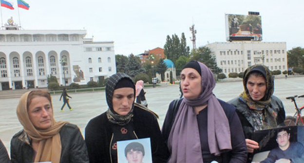 Rally of relatives of missing Dagestanis, October 11, 2016. Photo by Patimat Makhmudova for the 'Caucasian Knot'. 