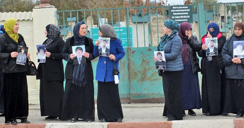 Rally of relatives of Dagestanis kidnapped in different periods of time, Khasavyurt, October 14, 2016. Photo by Patimat Makhmudova for the 'Caucasian Knot'.  