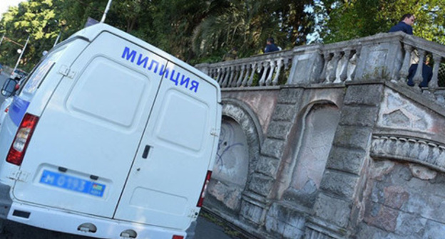 A police car at the site of the explosion. Sukhumi, October 17, 2016. Photo Sputnik / Tomas Tkhaytsuk A police car at the site of the explosion. Sukhumi, October 17, 2016. Photo Sputnik / Tomas Tkhaytsuk