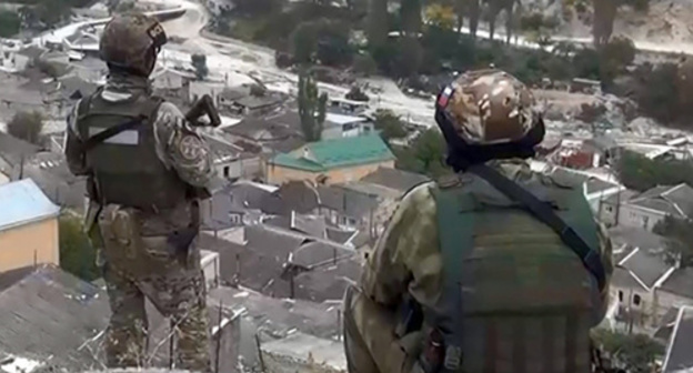 A FSB officer during CTO in Dagestan. Photo: http://nac.gov.ru/kontrterroristicheskie-operacii/v-hode-kto-v-karabudahkentskom-rayone-dagestana.html A FSB officer during CTO in Dagestan. Photo: http://nac.gov.ru/kontrterroristicheskie-operacii/v-hode-kto-v-karabudahkentskom-rayone-dagestana.html