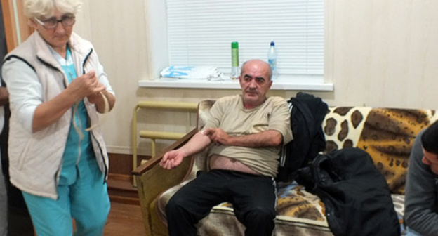 Doctors providing help to a hunger-striker Gerey Sadykov. Photo by Patimat Makhmudova for the "Caucasian Knot"