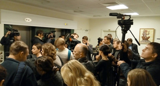 Journalists in court wait for hearings in case against Nikolai Karpyuk and Stanislav Klykh. Photo by Oleg Krasnov for the 'Caucasian Knot'. 
