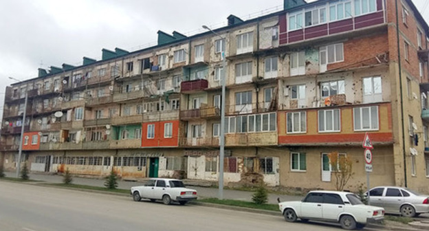 Apartment building No. 118 in Heroes Street in Tskhinvali, October 24, 2016. Photo by Arsen Kozaev for the ‘Caucasian Knot’. 