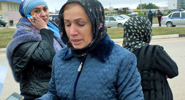 Umraikha Gasanova, mother of missing Islam Magomedov takes part in rally in Khasavyurt, October 14, 2016. Photo by Patimat Makhmudova for the 'Caucasian Knot'. 