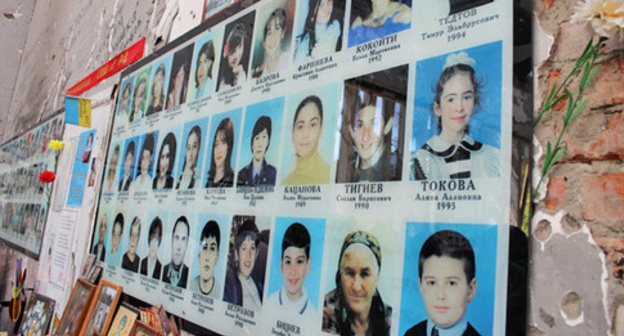 Portraits of people perished in Beslan school No.1 gym, September 2, 2016. Photo by Emma Marzoeva for the 'Caucasian Knot'. Portraits of people perished in Beslan school No.1 gym, September 2, 2016. Photo by Emma Marzoeva for the 'Caucasian Knot'.