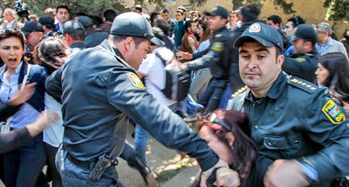 Azerbaijani policemen detain protesters. Photo by Aziz Karimov for the 'Caucasian Knot'. 