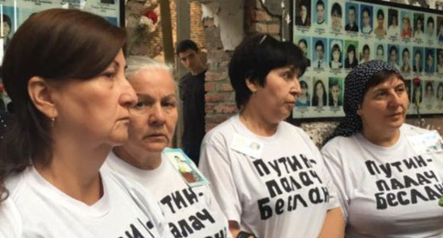 "Voice of Beslan" activists hold protest action, September 1, 2016. Photo by Elena Kostyuchenko (RFE/RL) 