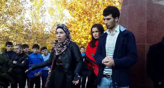 A rally in support of the lecturer of the Dagestani Medical University. Makhachkala, November 8, 2016. Screenshot of a video by the user Novoye Delo https://www.youtube.com/watch?v=SOqre5q7o18 A rally in support of the lecturer of the Dagestani Medical University. Makhachkala, November 8, 2016. Screenshot of a video by the user Novoye Delo https://www.youtube.com/watch?v=SOqre5q7o18