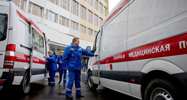 The emergency physicians. Photo: http://www.om1.ru/news/incident/52572/?forceMobile=1 The emergency physicians. Photo: http://www.om1.ru/news/incident/52572/?forceMobile=1