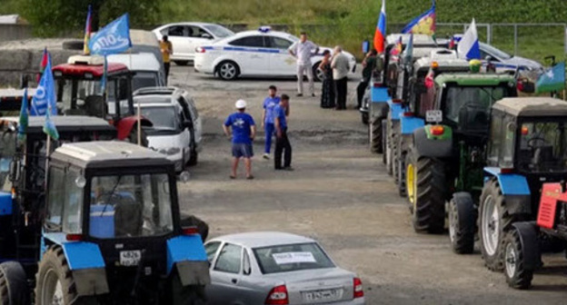 The equipment of the participants of the Kuban "tractor march". Rostov Region, August 2016. Screenshot of a video by the user Radio Svoboda https://www.youtube.com/watch?v=i9smCFTYuT0 The equipment of the participants of the Kuban "tractor march". Rostov Region, August 2016. Screenshot of a video by the user Radio Svoboda https://www.youtube.com/watch?v=i9smCFTYuT0