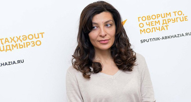 Liana Agrba. Photo: © Sputnik / Tomas Tkhaytsuk
http://sputnik-abkhazia.ru/Abkhazia/20161108/1019810555/agrba-monety-s-rodovymi-abxazskimi-tamgami-poyavyatsya-v-abxazii.html Liana Agrba. Photo: © Sputnik / Tomas Tkhaytsuk
http://sputnik-abkhazia.ru/Abkhazia/20161108/1019810555/agrba-monety-s-rodovymi-abxazskimi-tamgami-poyavyatsya-v-abxazii.html