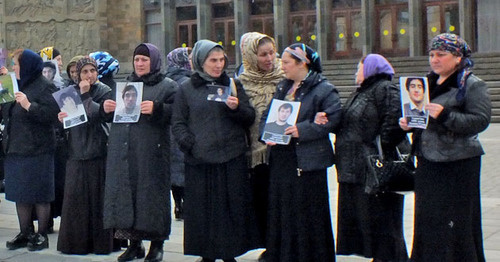 A protest action held by mothers of the kidnapped young men. Makhachkala, October 31, 2016. Photo by Patimat Makhmudova for the "Caucasian Knot" A protest action held by mothers of the kidnapped young men. Makhachkala, October 31, 2016. Photo by Patimat Makhmudova for the "Caucasian Knot"