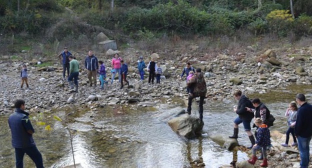 The families with many children don't have access to their land plots because of the Kudepsta River. Sochi, November 12, 2016. Photo by Svetlana Kravchenko for the "Caucasian Knot" The families with many children don't have access to their land plots because of the Kudepsta River. Sochi, November 12, 2016. Photo by Svetlana Kravchenko for the "Caucasian Knot"