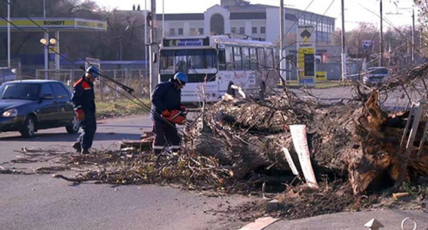 Strong wind with gusts reaching 34 meters per second damaged social facilities and private households in the city of Cherkessk. Photo: https://www.facebook.com/mchs09kchr/photos/pcb.1852330854999566/1852330061666312/?type=3&theater Strong wind with gusts reaching 34 meters per second damaged social facilities and private households in the city of Cherkessk. Photo: https://www.facebook.com/mchs09kchr/photos/pcb.1852330854999566/1852330061666312/?type=3&theater