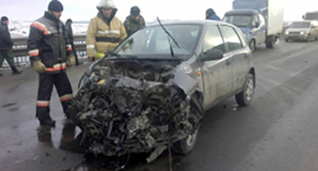 Car crash in Chechnya, November 28, 2016. Photo: http://95.mchs.gov.ru/operationalpage/operational/2016/11/2/