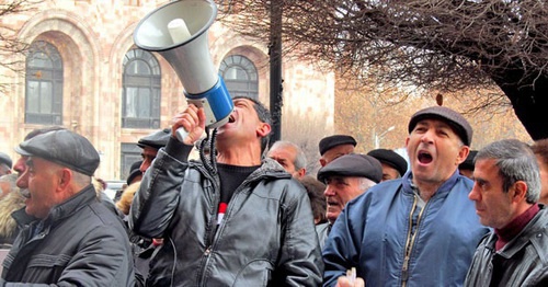 Rally by former workers of 'Nairit' factory. Photo by Tigran Petrosyan for the 'Caucasian Knot'. 