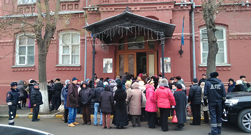 Rally in Volodarsky Street in front of the building of the Astrakhan Regional Duma. Photo by Elena Grebenyuk for the 'Caucasian Knot'. 