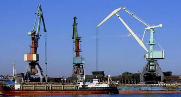 Makhachkala ports. Photo http://mmport.ru/галерея/