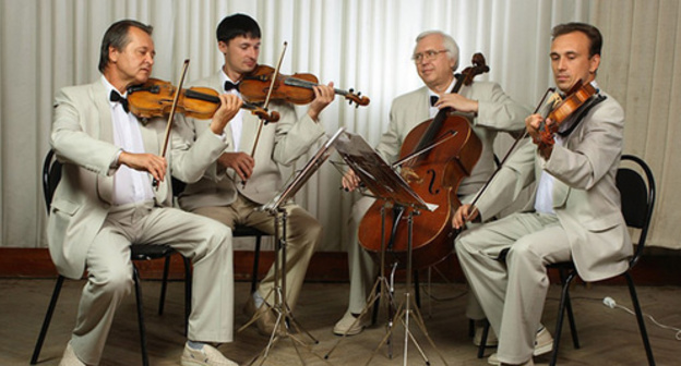 String quartet "Volgograd quartet" of the Volgograd Conservatory. Photo http://www.serebryakovka.ru/page-63.html