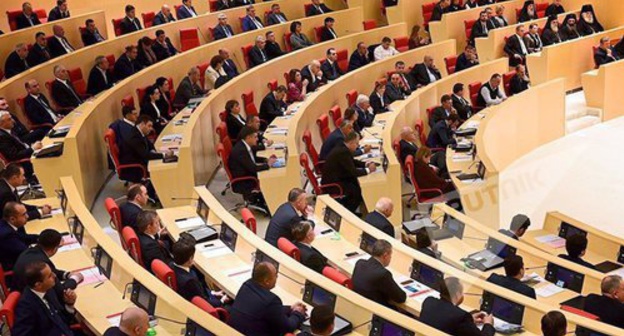 Georgian Parliament. © Sputnik / Alexander Imedashvili
Photo: http://sputnik-georgia.ru/society/20161207/234099376/Parlament-Gruzii-legalizuet-nezakonno-poluchennye-pensii-i-socpomoshh.html