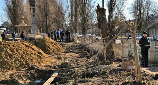 The protest against the construction of a high rise building in the vicinity of General Omarov Street. Makhachkala, December 12, 2016. Photo by Patimat Makhmudova for the "Caucasian Knot" The protest against the construction of a high rise building in the vicinity of General Omarov Street. Makhachkala, December 12, 2016. Photo by Patimat Makhmudova for the "Caucasian Knot"