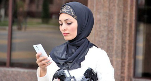 A young woman in the national costume. Grozny, September 2014. Photo by Magomed Magomedov for the "Caucasian Knot" A young woman in the national costume. Grozny, September 2014. Photo by Magomed Magomedov for the "Caucasian Knot"