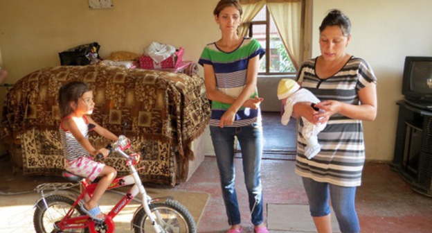 The Stepanyan family of refugees from Azerbaijan in Nagorny Karabakh. Photo by Alvard Grigoryan for the "Caucasian Knot" The Stepanyan family of refugees from Azerbaijan in Nagorny Karabakh. Photo by Alvard Grigoryan for the "Caucasian Knot"