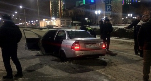 Shelled car in the centre of Grozny, December 17, 2016. Photo is provided to the 'Caucasian Knot' by Grozny resident. Shelled car in the centre of Grozny, December 17, 2016. Photo is provided to the 'Caucasian Knot' by Grozny resident.