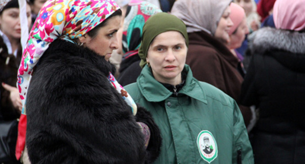 Women in Grozny streets, Chechnya. Photo by Akhmed Aldebirov for the 'Caucasian Knot'. 