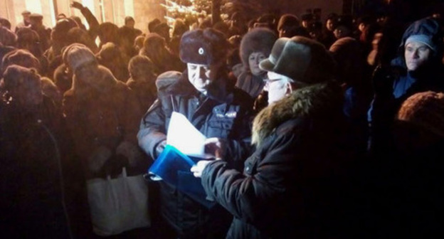 Miners of the "Kingcoal" group of companies gather at the company's office, December 19, 2016. Photo by Valery Lyugaev for the 'Caucasian Knot'. 