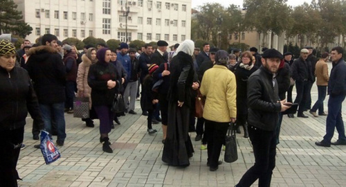 Protests of Dagestani residents. Photo: http://onkavkaz.com/novosti/1699-shamil-aliev-stal-glavoi-sela-pervomaiskoe-na-fone-protestnyh-akcii.html