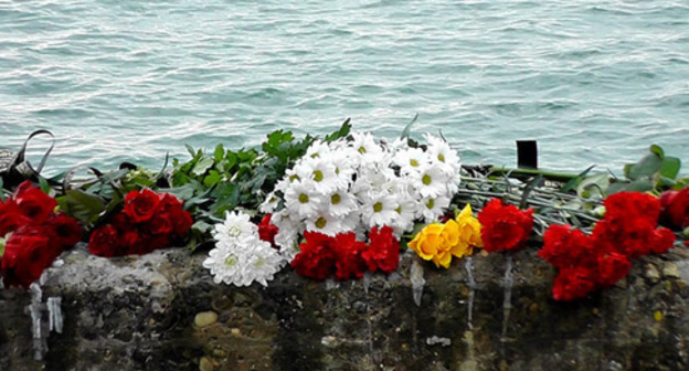 Flowers in memory of the victims of the Tu-154’s crash. Sochi, December 26, 2016. Photo by Anna Gritsevich for the "Caucasian Knot"