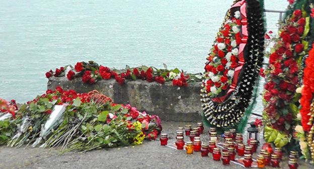 A piece of a memorial for those who perished in the crash of Tu-154. Photo by Anna Gritsevich for the "Caucasian Knot"