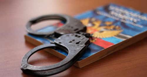 Handcuffs. Photo: Valentina Mischenko / Yugopolis Handcuffs. Photo: Valentina Mischenko / Yugopolis