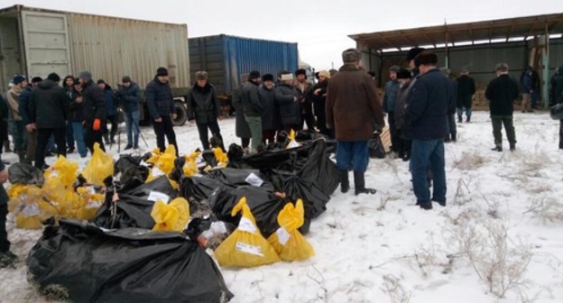 The remains of victims killed during the First Chechen War have been taken in refrigerators to Grozny. Grozny, December 31, 2016. Photo: https://www.facebook.com/photo.php?fbid=10202493501096421&set=a.2756422327360.71634.1761802883&type=3&theater The remains of victims killed during the First Chechen War have been taken in refrigerators to Grozny. Grozny, December 31, 2016. Photo: https://www.facebook.com/photo.php?fbid=10202493501096421&set=a.2756422327360.71634.1761802883&type=3&theater