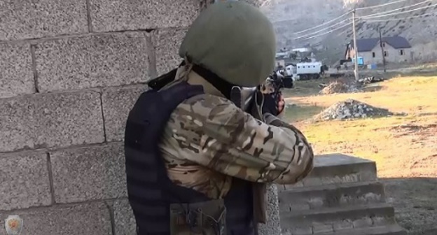 Special operation. Photo: http://nac.gov.ru/kontrterroristicheskie-operacii/v-hode-kto-v-dagestane-neytralizovan-glavar.html Special operation. Photo: http://nac.gov.ru/kontrterroristicheskie-operacii/v-hode-kto-v-dagestane-neytralizovan-glavar.html