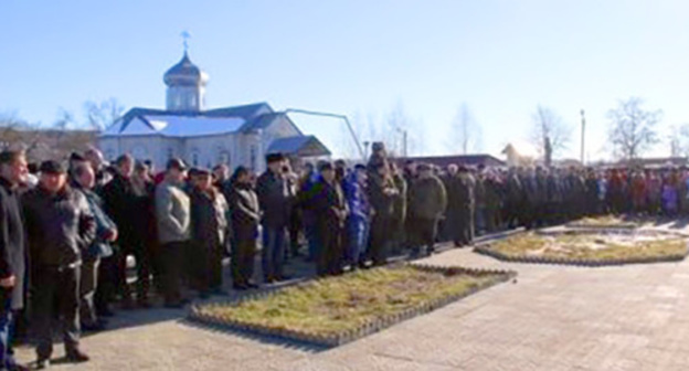 Rally in memory of soldiers perished in Chechnya. Photo: http://onkavkaz.com/novosti/1756-miting-v-pamjat-o-pogibshih-v-chechne-proshel-v-adygee.html