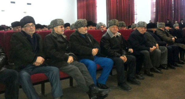 Meeting of residents of Ingush village of Nesterovskoe, January 2017. Photo: http://gazetaingush.ru/news/ubiyce-ingushskogo-zhurnalista-i-ego-otcu-ne-rekomenduyut-vozvrashchatsya-v-selo Meeting of residents of Ingush village of Nesterovskoe, January 2017. Photo: http://gazetaingush.ru/news/ubiyce-ingushskogo-zhurnalista-i-ego-otcu-ne-rekomenduyut-vozvrashchatsya-v-selo