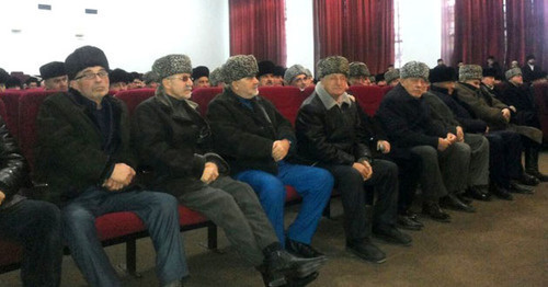 Meeting of residents of Ingush village of Nesterovskoe, January 2017. Photo: http://gazetaingush.ru/news/ubiyce-ingushskogo-zhurnalista-i-ego-otcu-ne-rekomenduyut-vozvrashchatsya-v-selo