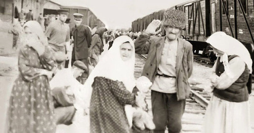At the railway station. 1957, Frunze. The residents of the village Yurt-Aukh. Photo https://ru.wikipedia.org/