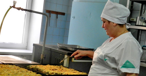 Cook of the kindergarten No. 224 Lyudmila Mischenko. Photo by Tatyana Filimonova for the "Caucasian Knot" Cook of the kindergarten No. 224 Lyudmila Mischenko. Photo by Tatyana Filimonova for the "Caucasian Knot"